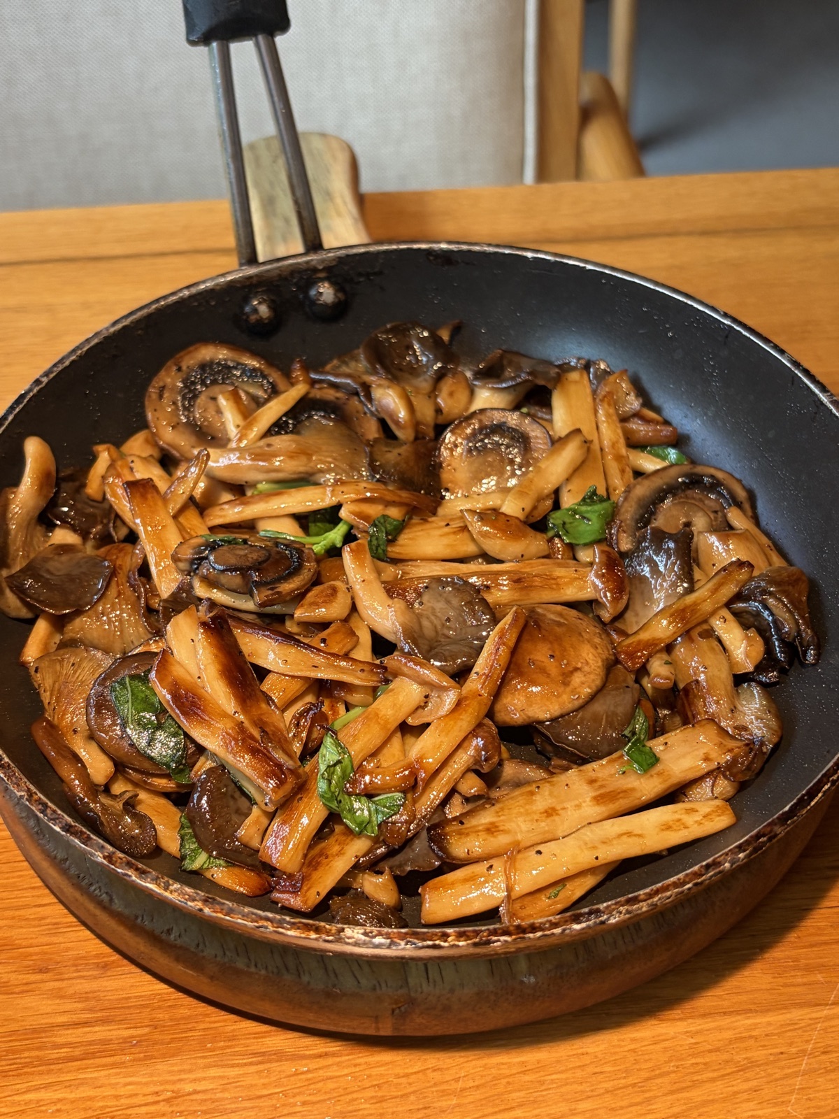 Stir-fried mushrooms
